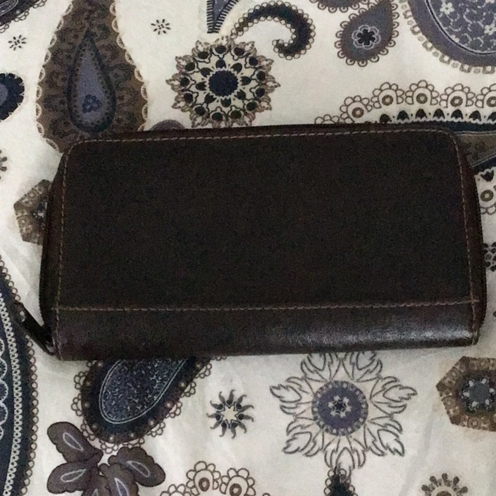 Women’s brand new leather zippered compartment wallet